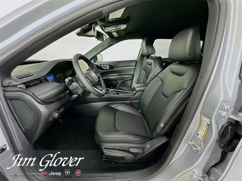 New 2026 Jeep Compass Latitude image 24