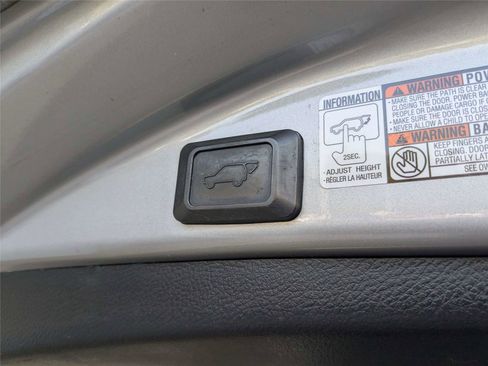 Used 2017 Toyota RAV4 XLE image 8