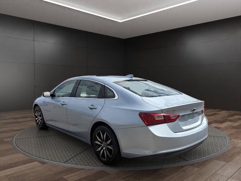 Used 2017 Chevrolet Malibu LT w/ Leather Package FWD image 6