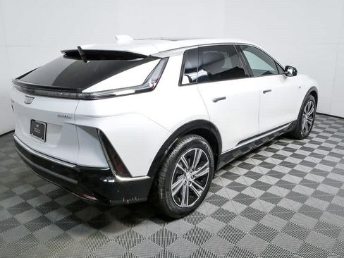 Used 2025 Cadillac Lyriq Luxury w/ LPO, Floor Liner Package AWD/4WD image 3