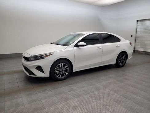 Used 2023 Kia Forte LXS FWD image 2