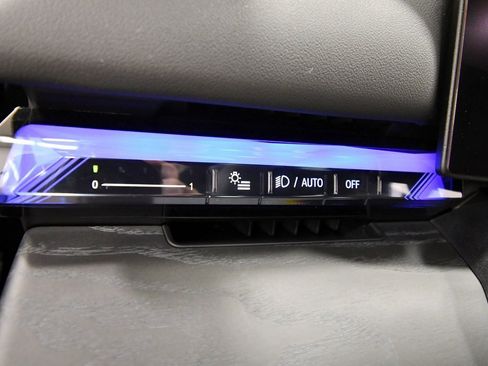 Used 2024 BMW 540i xDrive w/ Premium Package image 20