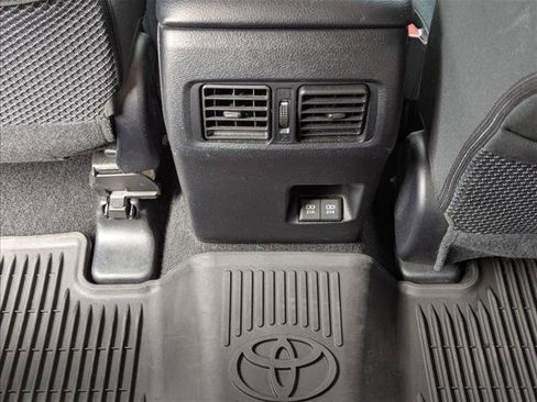 Used 2022 Toyota 4Runner SR5 AWD/4WD image 16