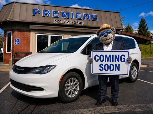 Used 2022 Chrysler Voyager LX FWD image 1