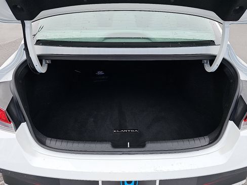 Used 2024 Hyundai Elantra SE image 27