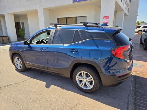 Used 2021 GMC Terrain SLE w/ Driver Convenience Package FWD image 3