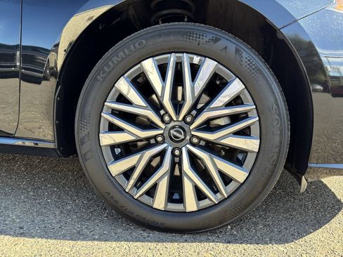 Used 2024 Nissan Altima 2.5 SV AWD/4WD image 9