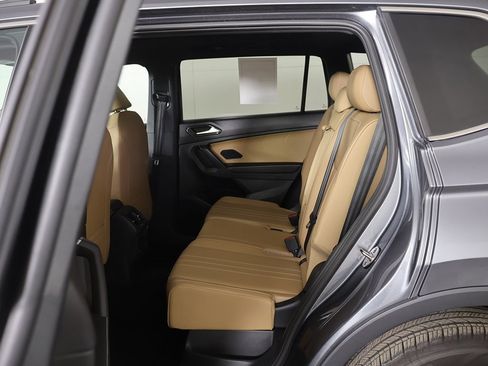 Used 2022 Volkswagen Tiguan SE image 31