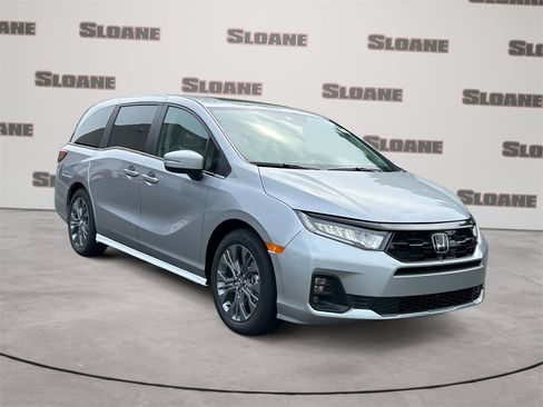 New 2026 Honda Odyssey Touring image 7