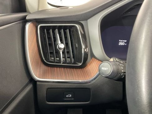Certified 2024 Volvo XC60 B5 Plus w/ Climate Package AWD/4WD image 25