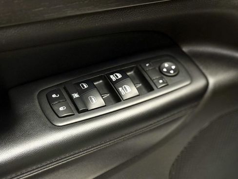 Used 2017 Jeep Grand Cherokee Altitude AWD/4WD image 12