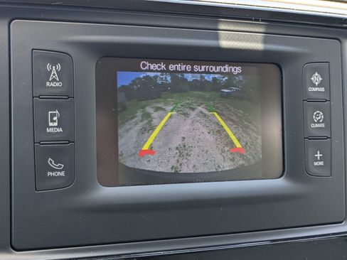 Used 2017 Chrysler Pacifica Touring-L FWD image 26