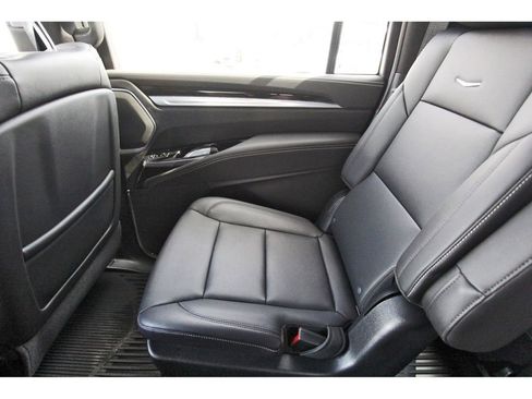 Certified 2025 Cadillac Escalade ESV Luxury image 12