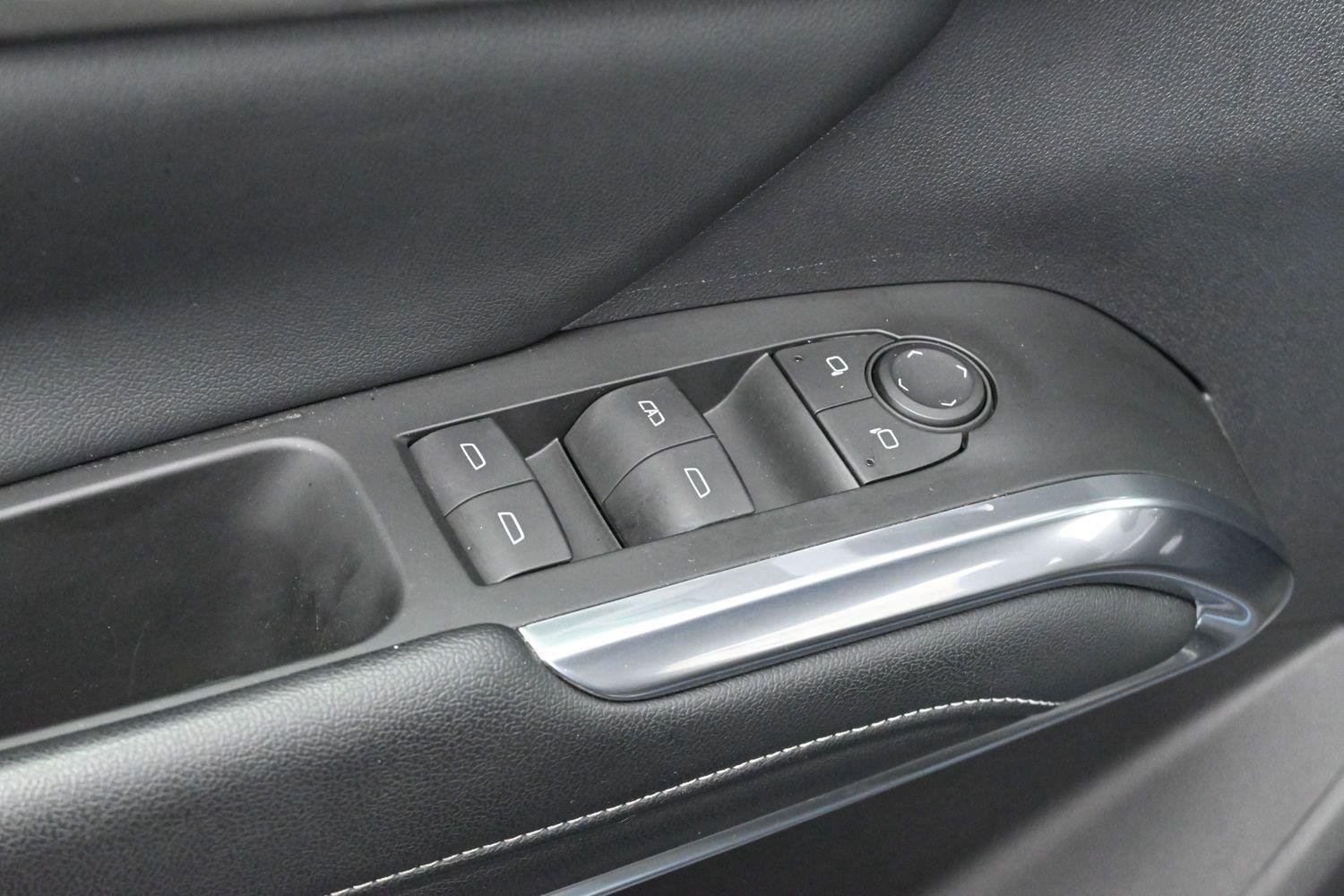 Used 2024 Chevrolet Traverse LT w/ LPO, Floor Liner Package FWD image 11