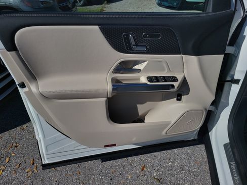 Certified 2025 Mercedes-Benz GLB 250 image 20