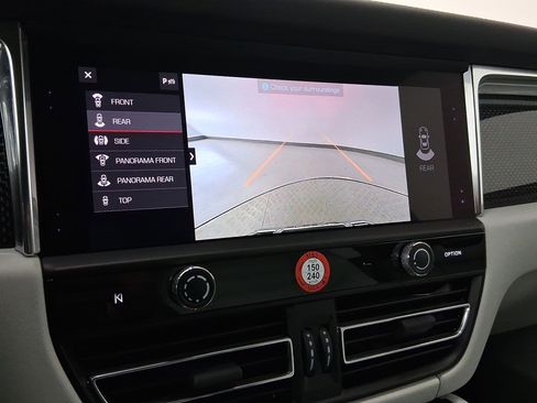 New 2026 Porsche Macan image 25