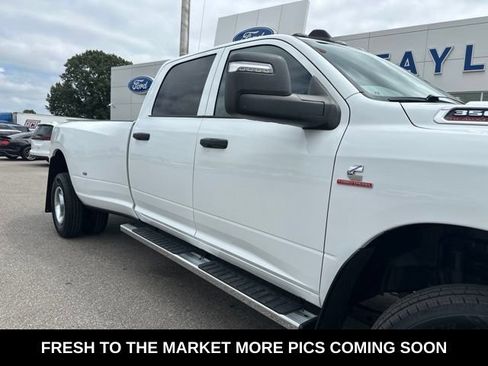 Used 2024 RAM 3500 Tradesman w/ Chrome Appearance Group AWD/4WD image 8