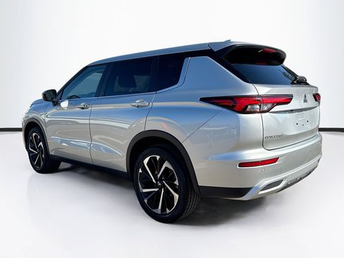 Used 2024 Mitsubishi Outlander SE Black Edition image 5