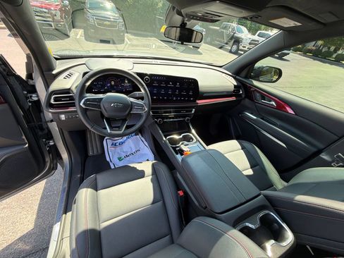 Used 2024 Chevrolet Traverse Z71 w/ LPO, Floor Liner Package AWD/4WD image 25