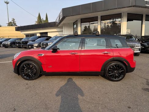 Used 2019 MINI Cooper Clubman ALL4 w/ Premium Package AWD/4WD image 2