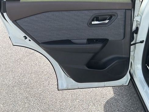 Used 2023 Nissan Rogue SV FWD image 21