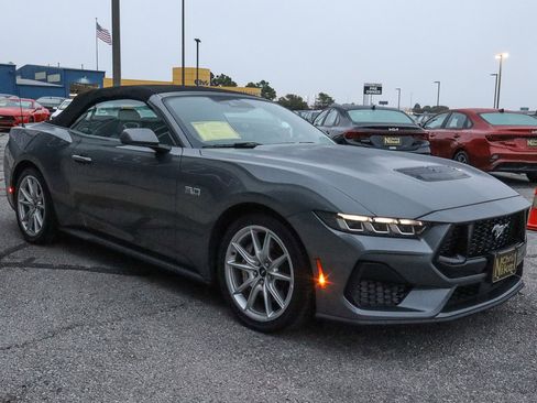 Used 2024 Ford Mustang GT Premium image 3