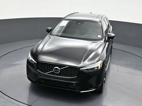 Certified 2022 Volvo XC60 B5 R-Design w/ Advanced Package image 28