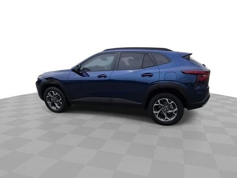 Used 2024 Chevrolet Trax LT w/ Driver Confidence Package FWD image 6