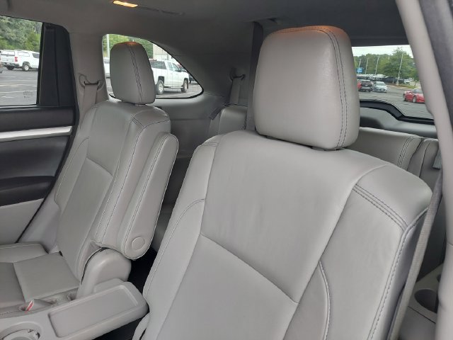 Used 2018 Toyota Highlander XLE AWD/4WD image 39