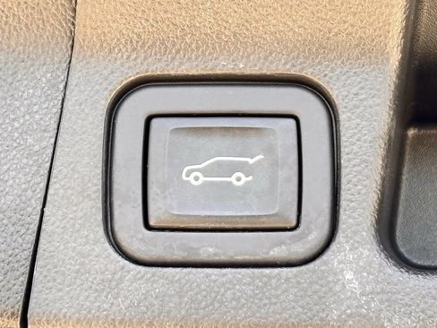 Used 2023 GMC Acadia SLT w/ Elevation Edition FWD image 28