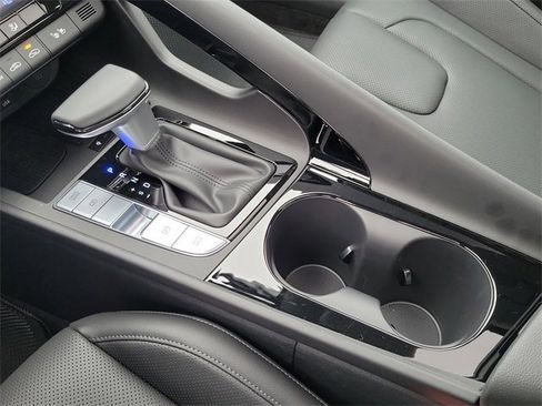 New 2025 Hyundai Elantra Limited image 14