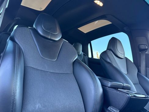 Used 2018 Tesla Model X 75D image 21