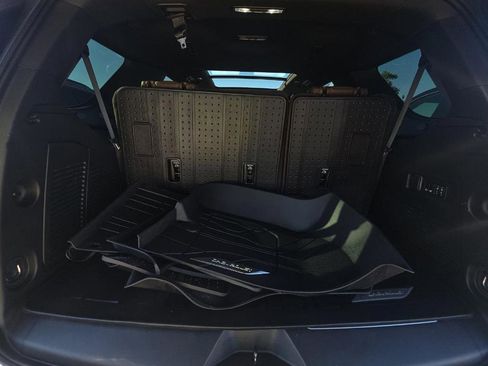 Used 2023 Chevrolet Tahoe High Country image 11