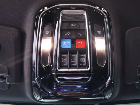 Used 2023 Jeep Grand Cherokee Overland AWD/4WD image 31
