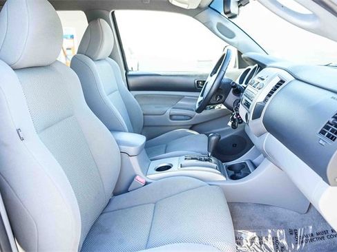 Used 2011 Toyota Tacoma PreRunner image 17