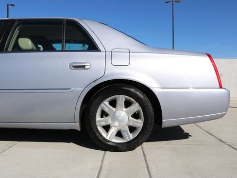 Used 2006 Cadillac DTS Performance image 33