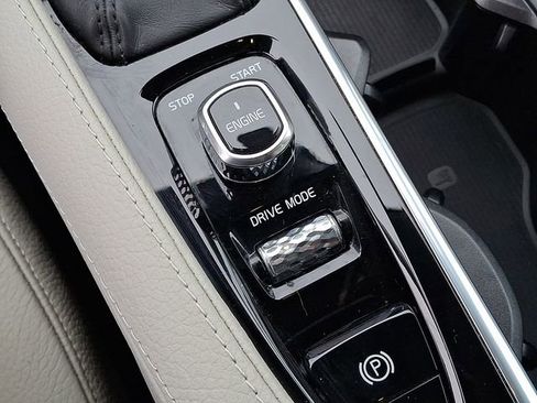 Used 2017 Volvo XC90 T6 Momentum w/ Vision Package image 26