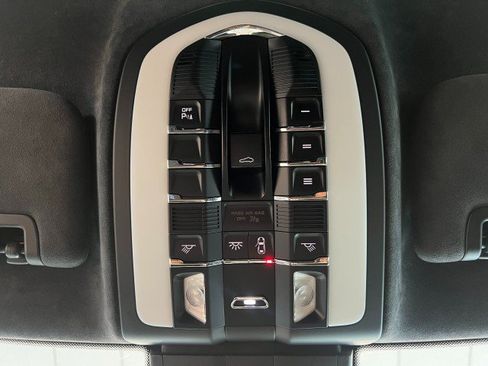 Used 2013 Porsche Panamera 4 image 24