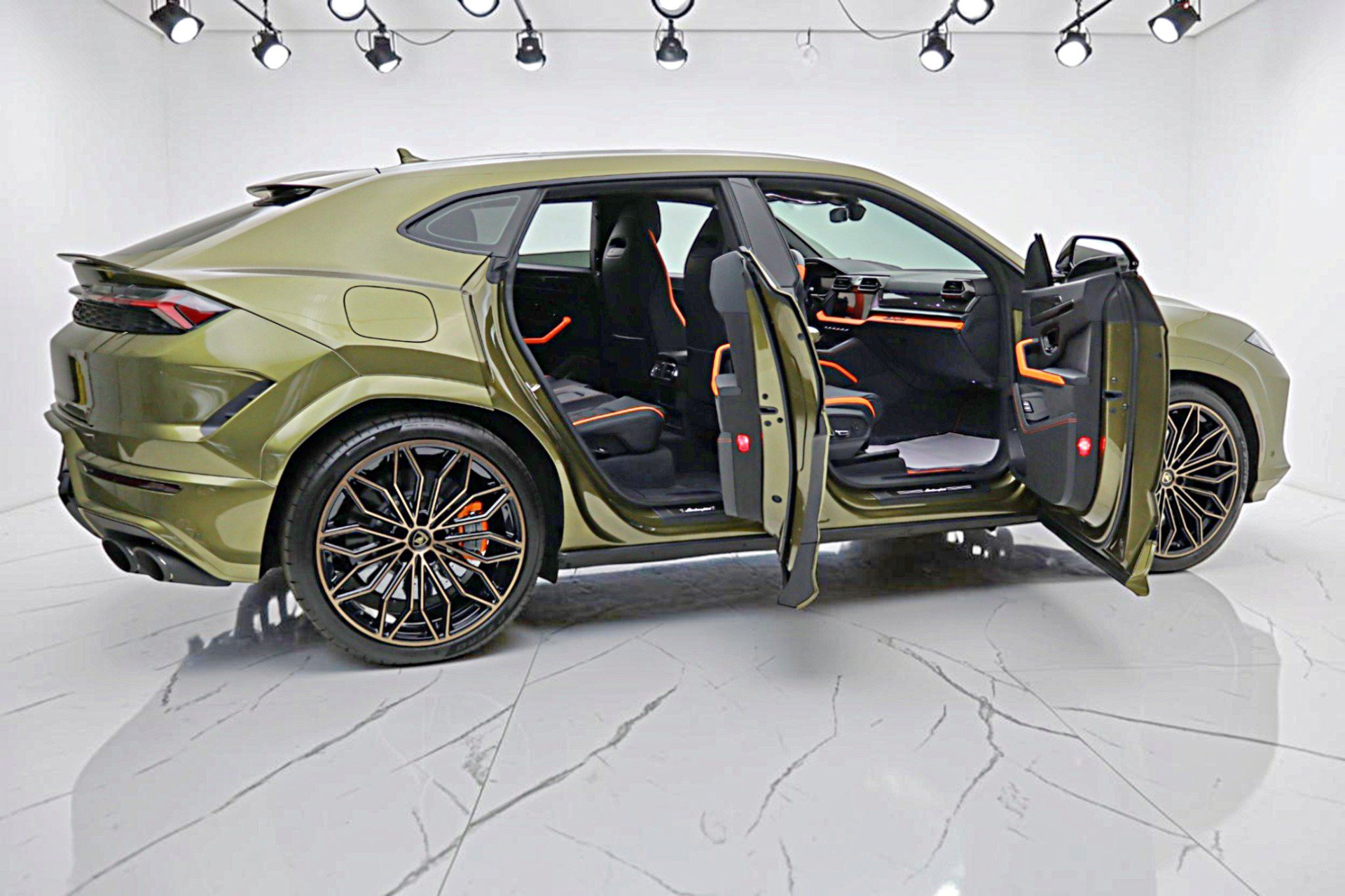 Used 2026 Lamborghini Urus SE AWD/4WD image 14