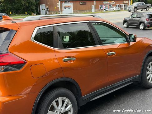 Used 2017 Nissan Rogue SV w/ Sun & Sound Touring Package AWD/4WD image 37