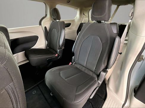 Used 2022 Chrysler Voyager LX FWD image 21