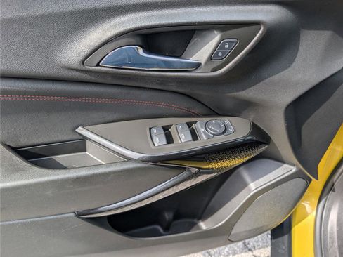 Used 2024 Chevrolet Trax RS w/ Sunroof Package image 19