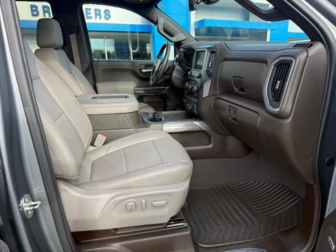 Used 2019 Chevrolet Silverado 1500 LTZ w/ LTZ Premium Package image 9