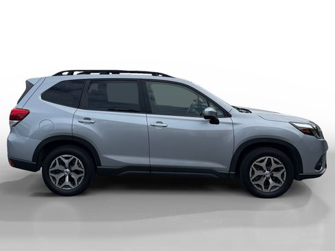 Used 2022 Subaru Forester Premium AWD/4WD image 6