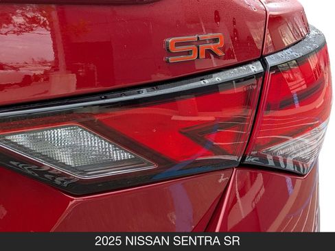 Used 2025 Nissan Sentra SR image 13