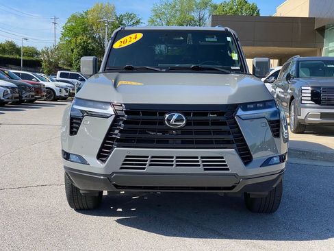 Used 2024 Lexus GX 550 w/ Accessory Package (2T) AWD/4WD image 2