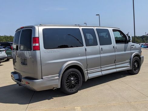 Used 2020 Chevrolet Express 2500 w/ Enhanced Convenience Package RWD image 3