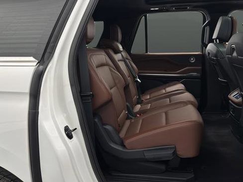 Used 2025 Lincoln Navigator L Reserve AWD/4WD image 25