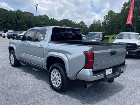Used 2025 Toyota Tacoma SR5 AWD/4WD image 4