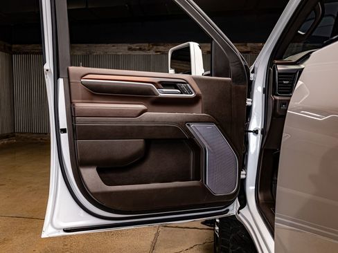 Used 2024 GMC Sierra 3500 Denali w/ Denali Reserve Package image 30